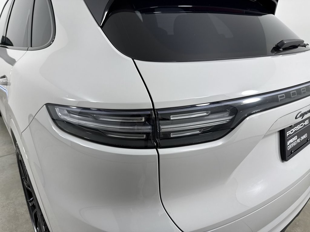 Certified 2023 Porsche Cayenne Turbo AWD/4WD image 17