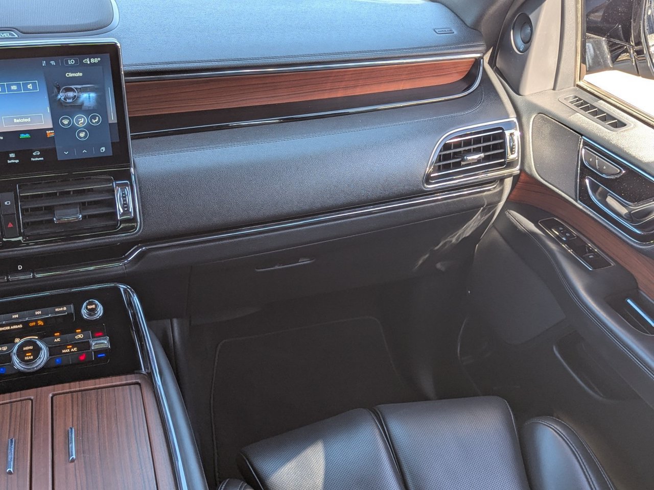 Used 2024 Lincoln Navigator L 4WD image 18