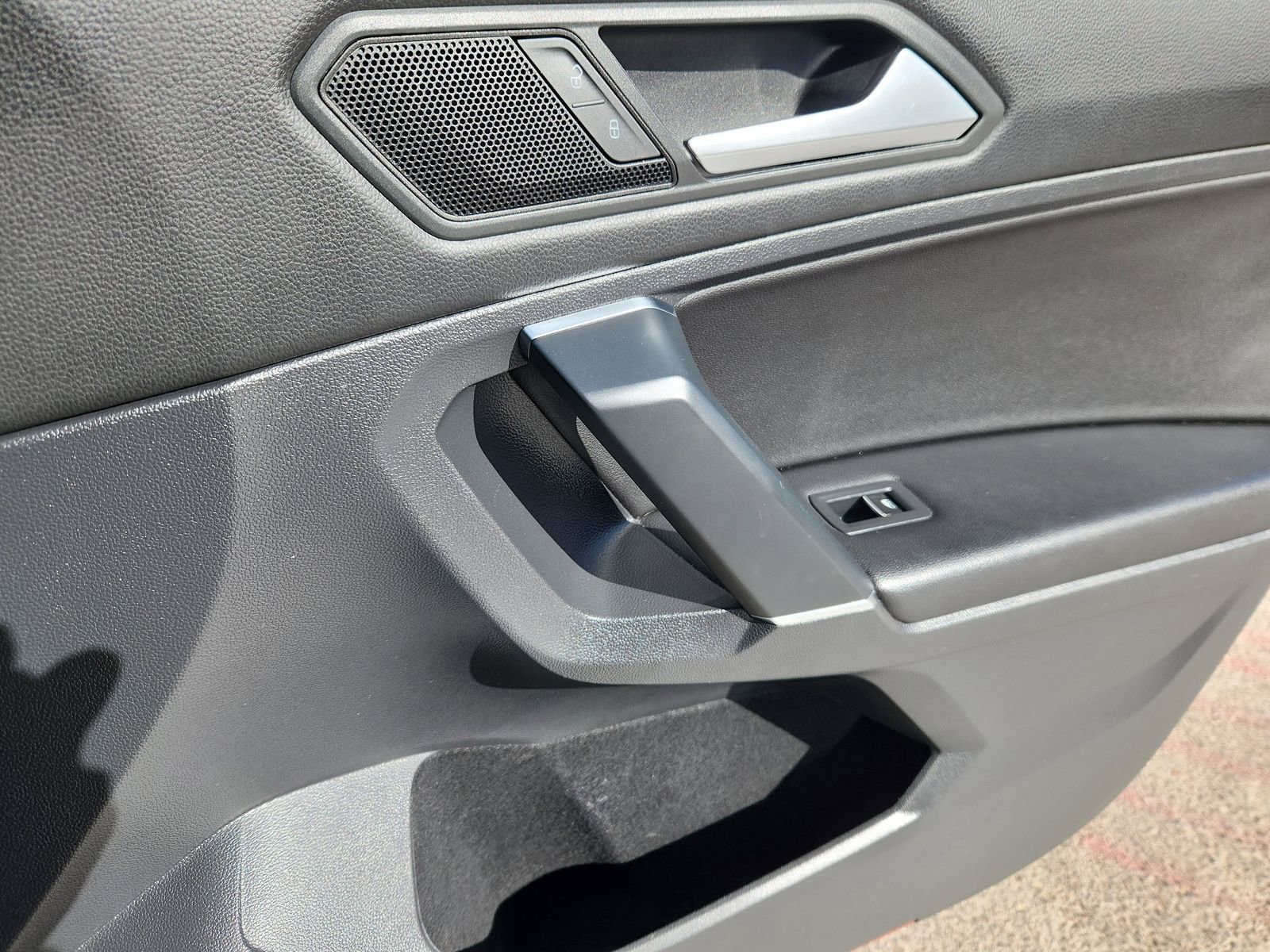 Used 2020 Volkswagen Tiguan SEL image 15