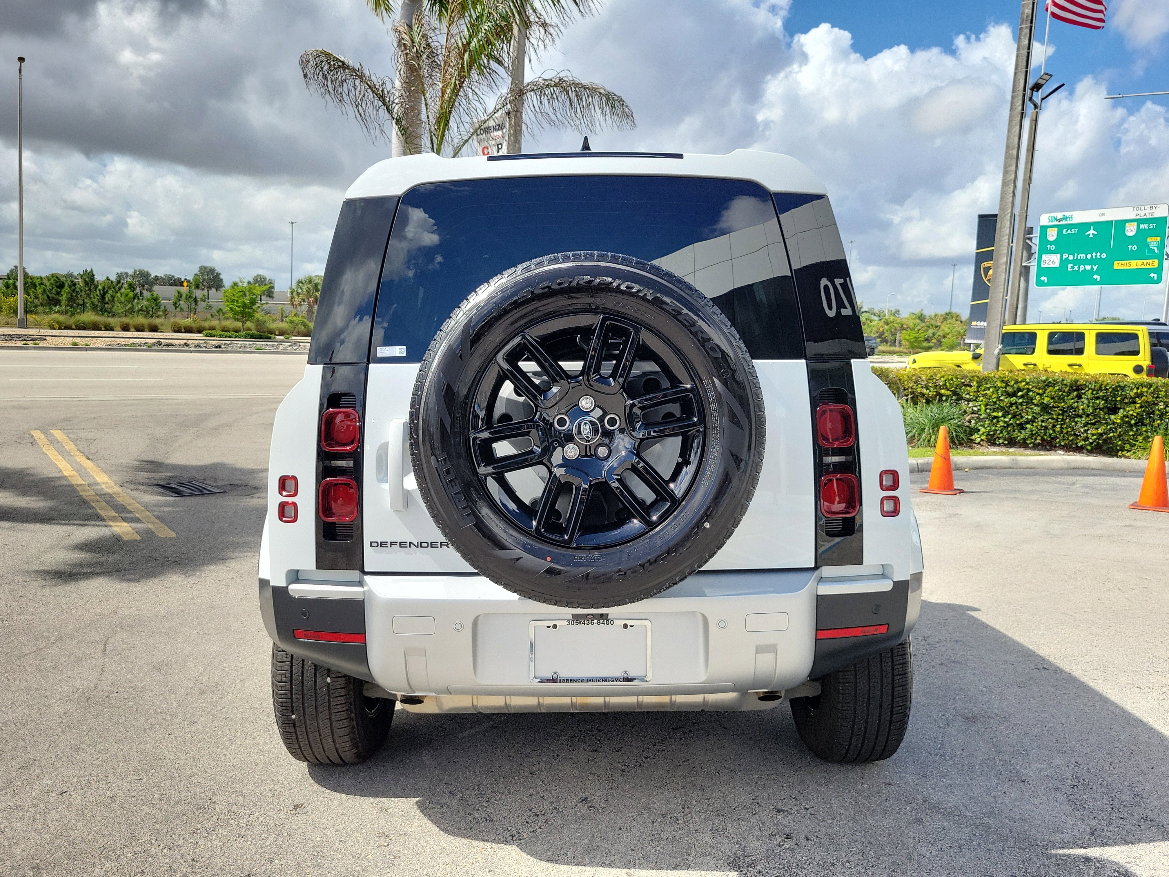 Used 2025 Land Rover Defender 110 S image 6