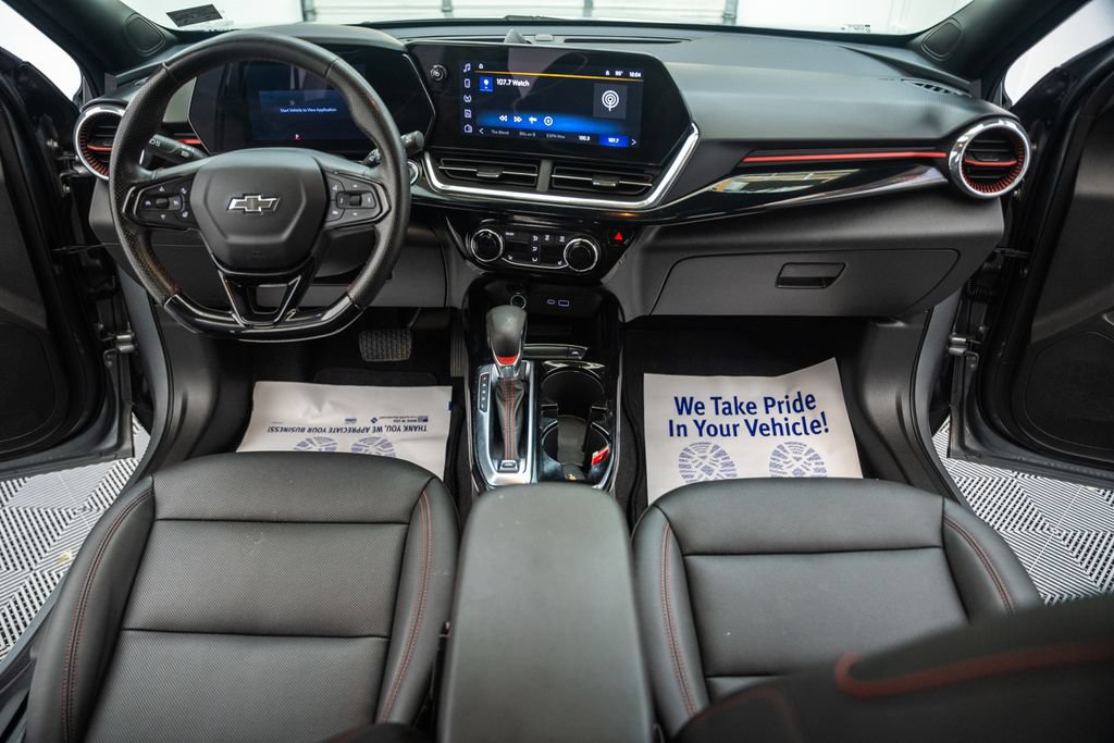 Used 2024 Chevrolet Trax RS w/ Sunroof Package FWD image 19