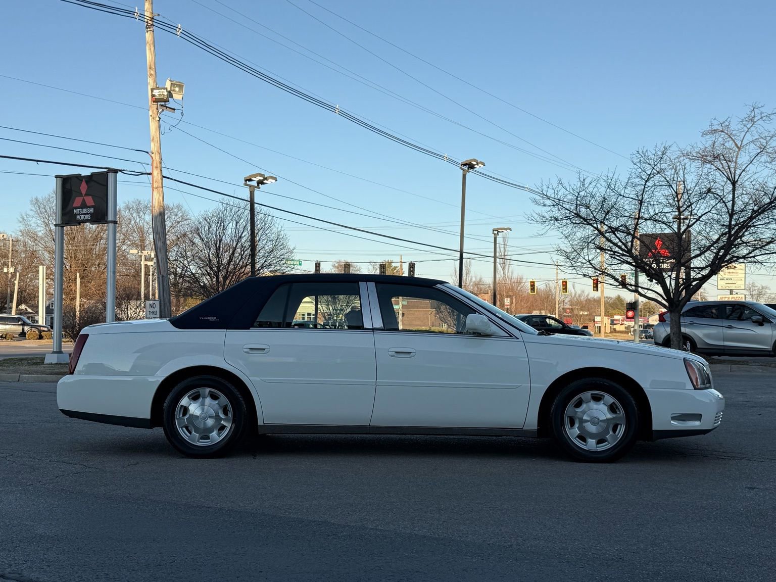 Used 2002 Cadillac De Ville image 2