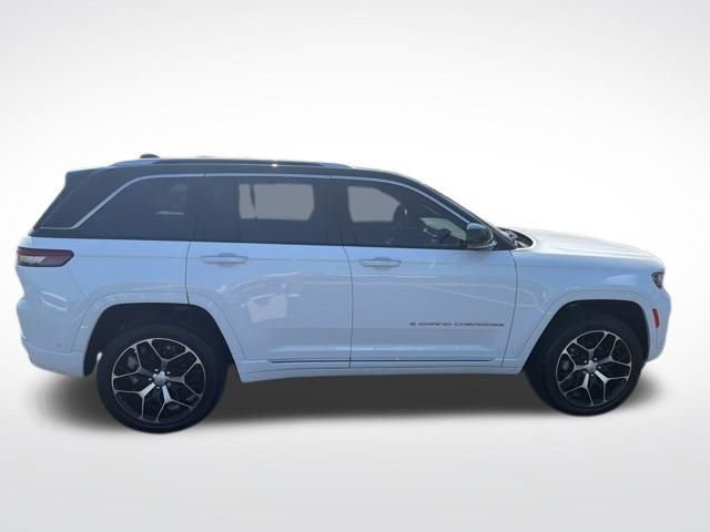 Used 2024 Jeep Grand Cherokee Summit image 8