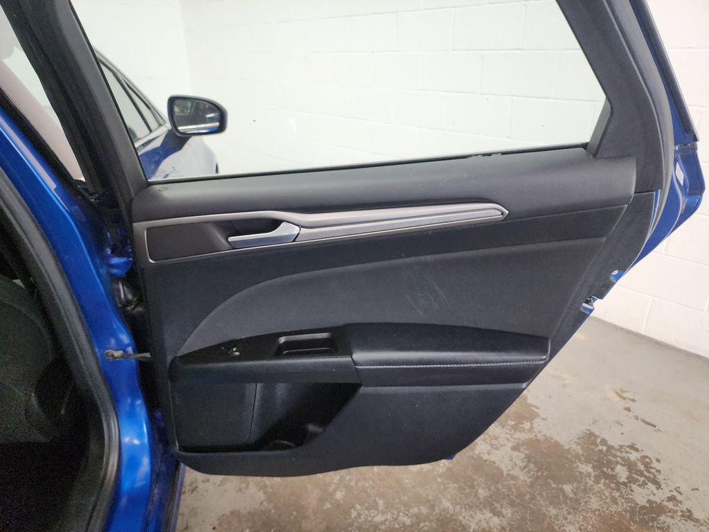 Used 2017 Ford Fusion SE FWD image 26