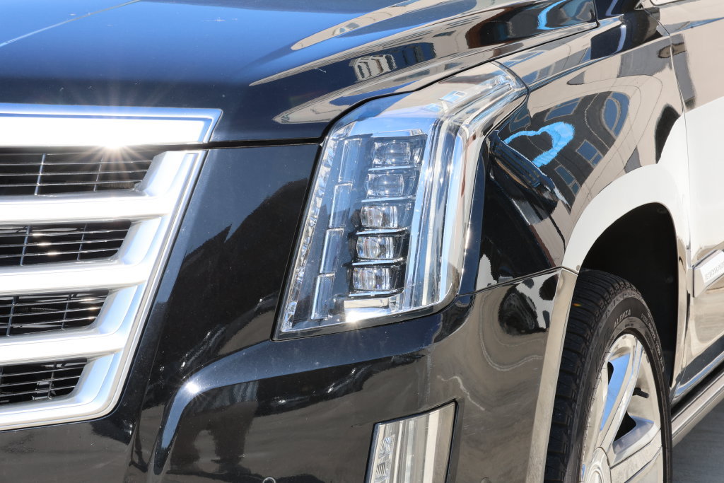 Used 2019 Cadillac Escalade ESV Premium Luxury AWD/4WD image 4