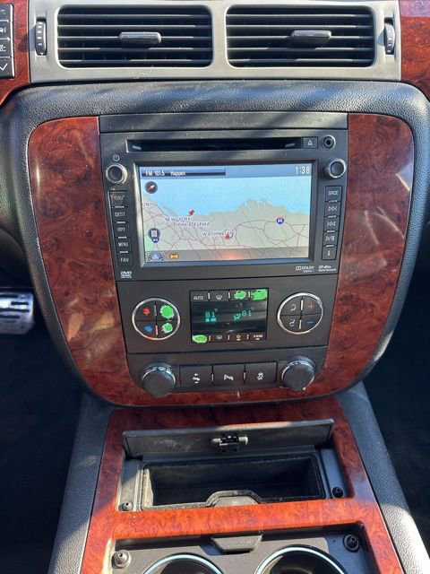 Used 2014 Chevrolet Suburban LTZ image 16