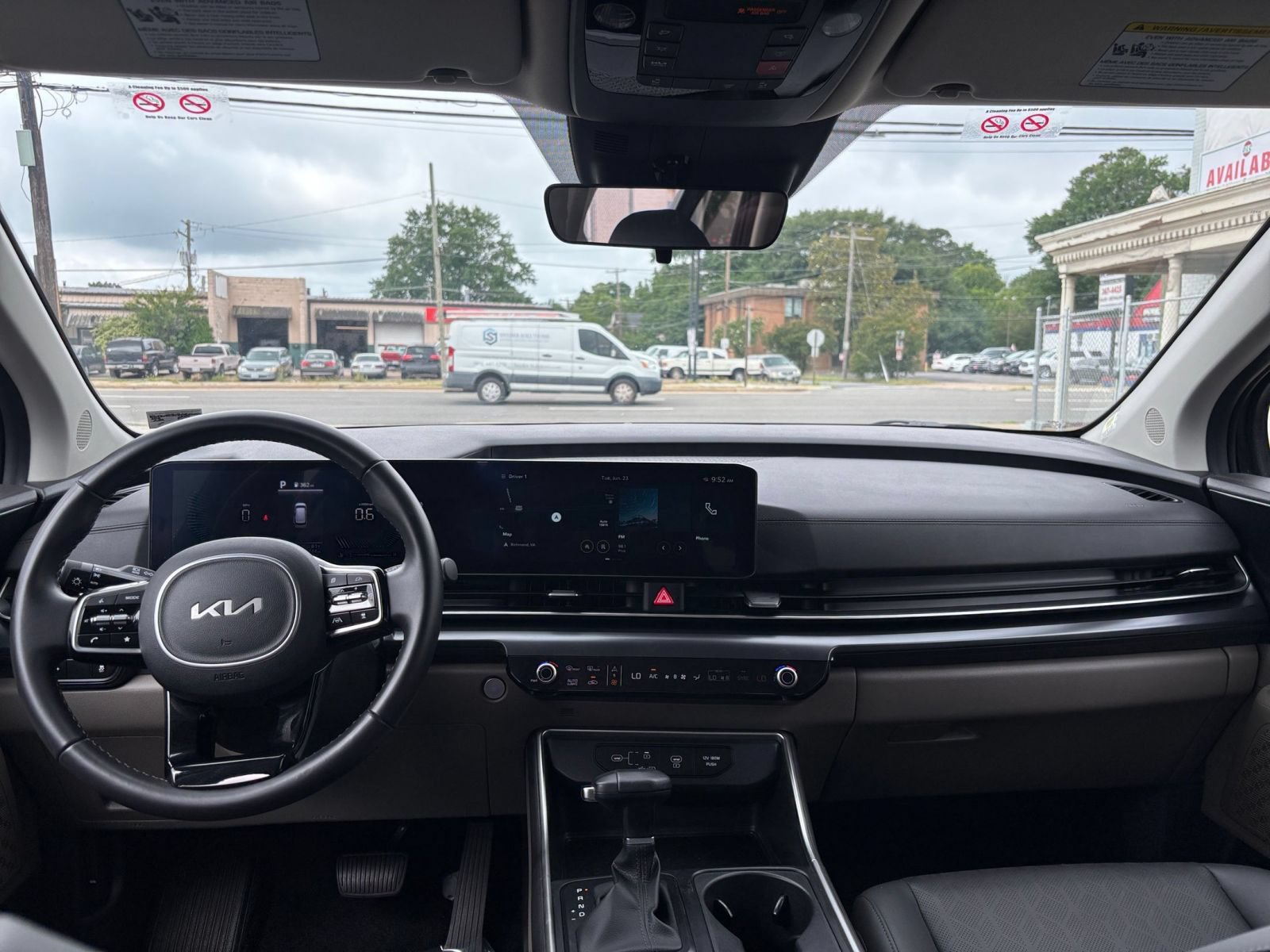 Used 2026 Kia Carnival FWD image 36