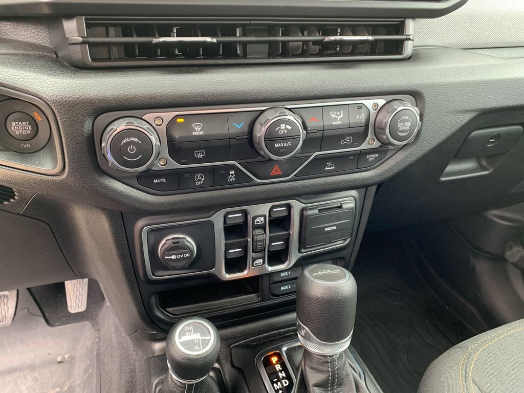 Used 2025 Jeep Gladiator Sport image 24