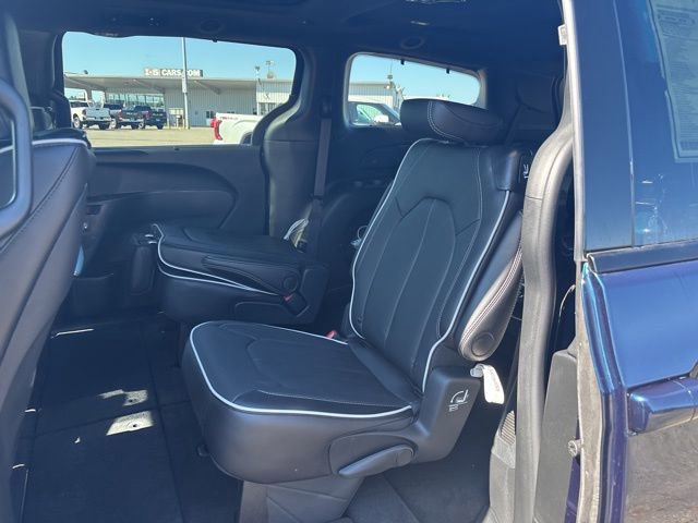 New 2025 Chrysler Pacifica Limited w/ Uconnect Theater Family Group image 10