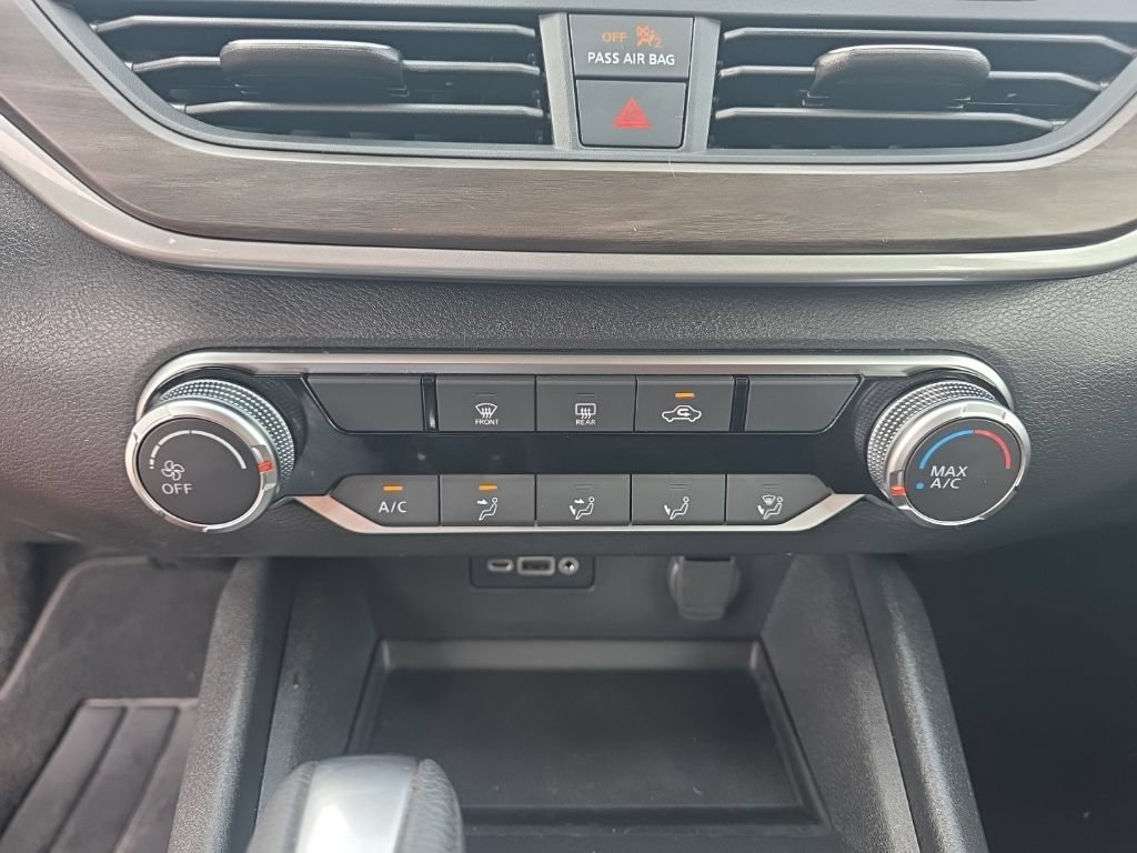 Used 2025 Nissan Altima 2.5 SV FWD image 21
