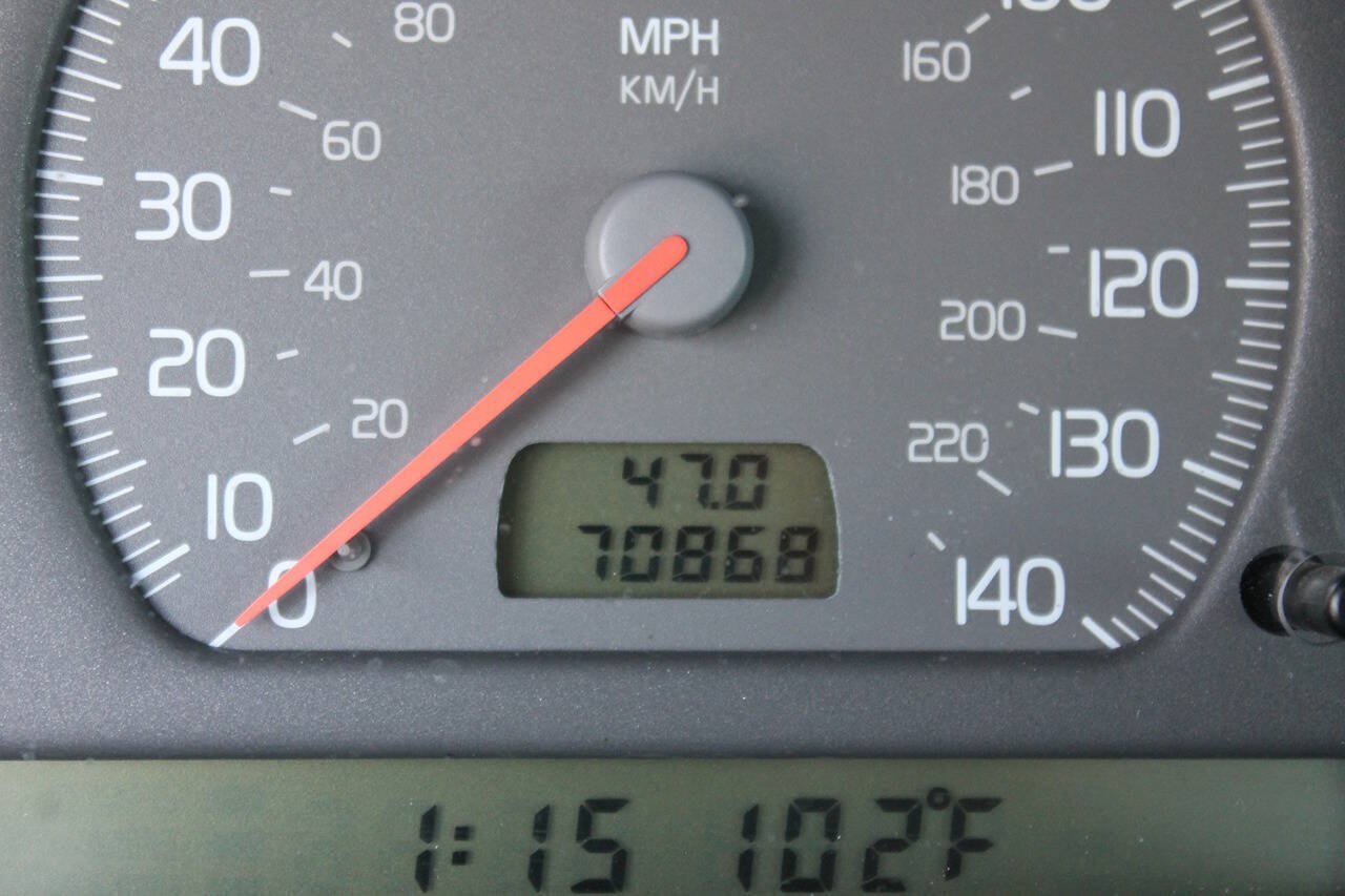 Used 2000 Volvo C70 LT FWD image 26