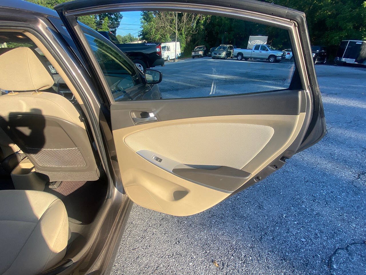 Used 2014 Hyundai Accent GLS FWD image 26