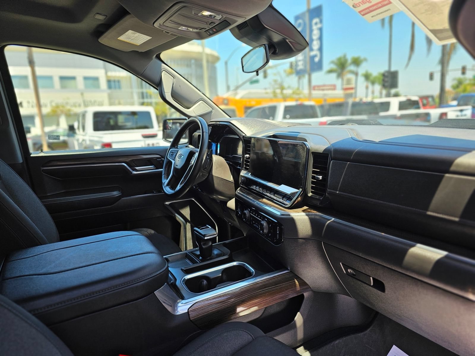 Used 2024 Chevrolet Silverado 1500 LT Trail Boss w/ LPO, Dark Essentials Package AWD/4WD image 25