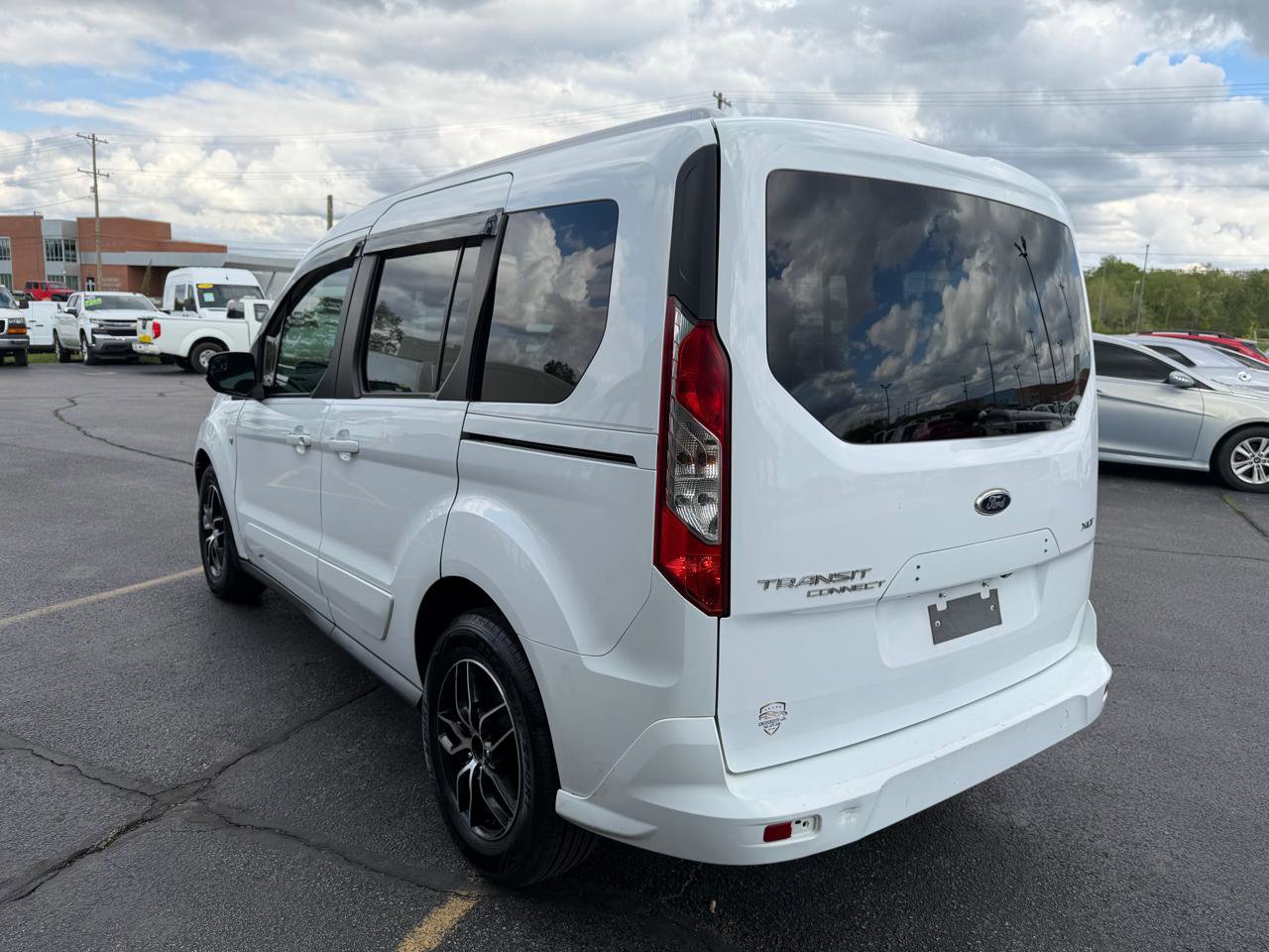 Used 2016 Ford Transit Connect XLT FWD image 5