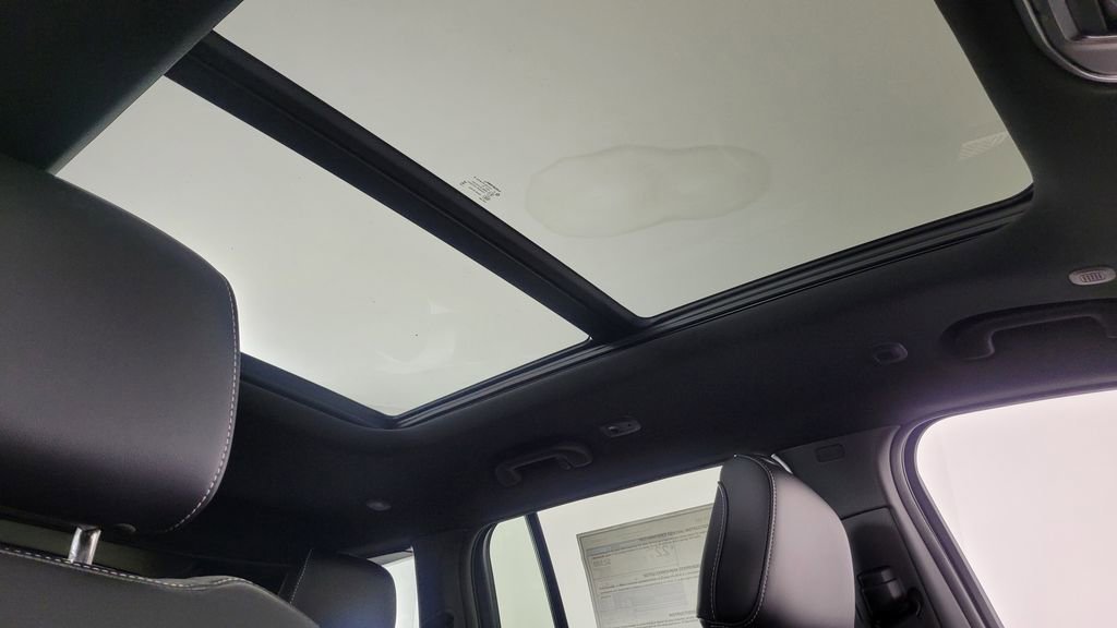 New 2025 Jeep Grand Cherokee Limited w/ Black Appearance Package image 36