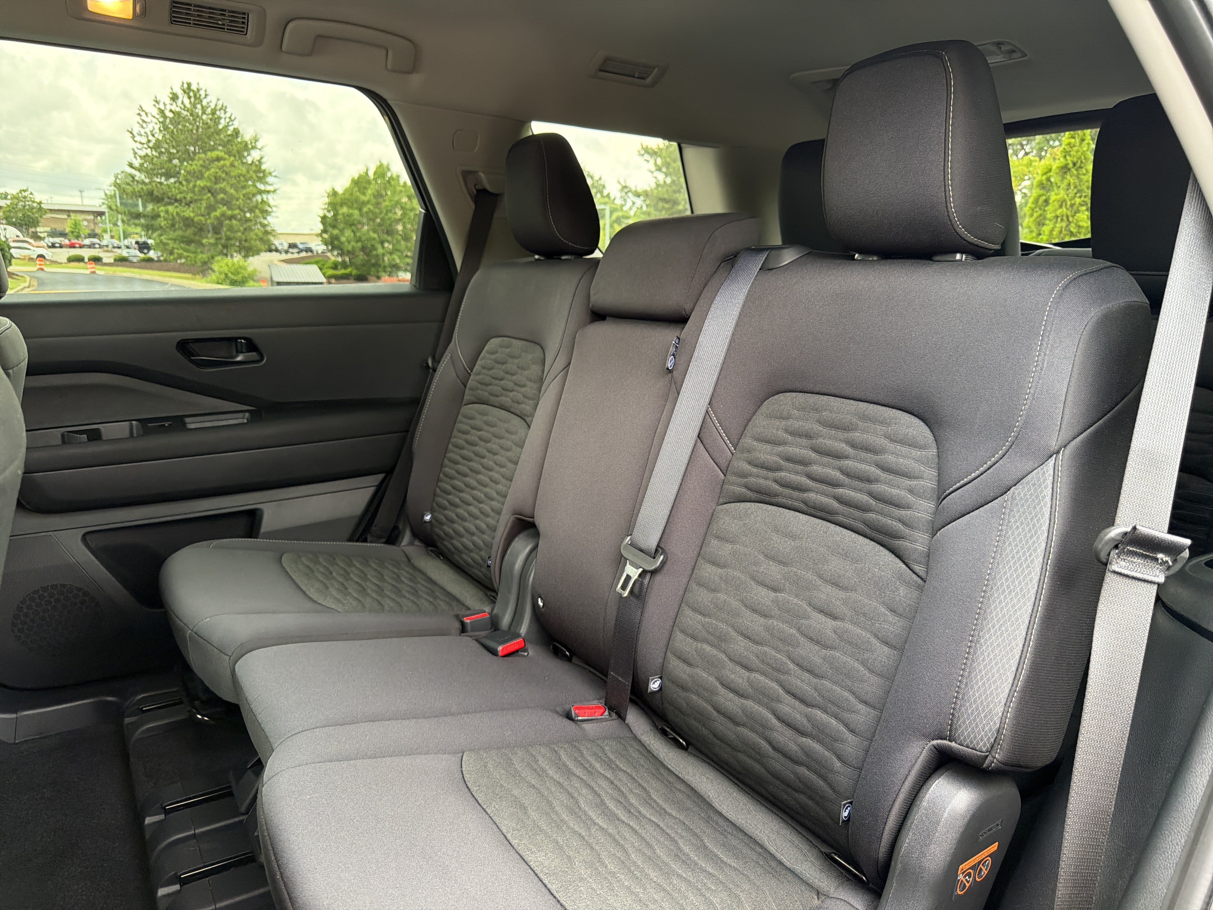 Used 2025 Nissan Pathfinder S AWD/4WD image 8