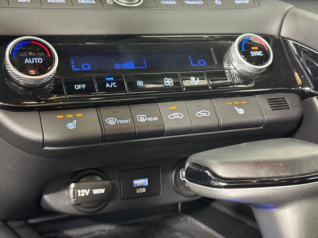 Used 2023 Hyundai Elantra Limited image 33