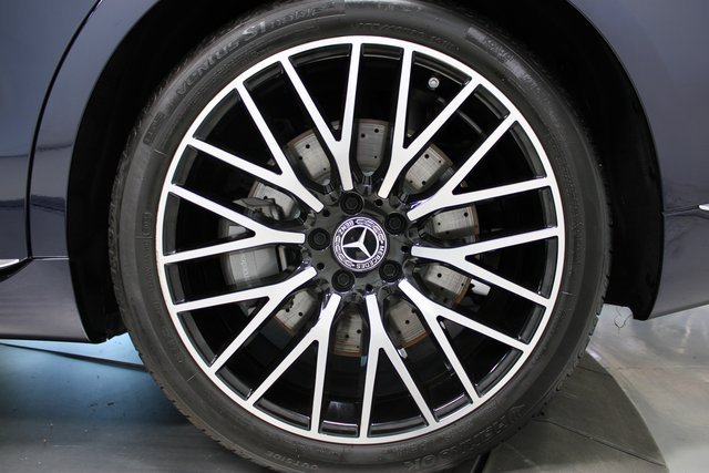 Used 2022 Mercedes-Benz S 500 4MATIC w/ 3D Technology Package image 35