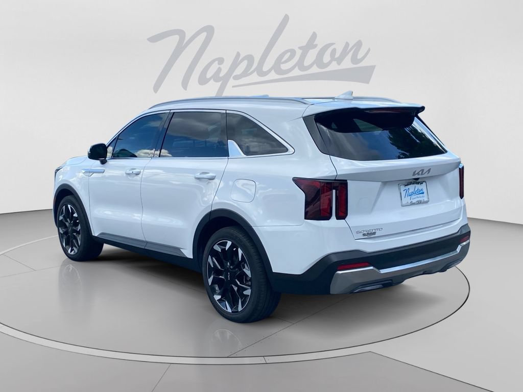 Used 2025 Kia Sorento EX w/ Panoramic Sunroof Package FWD image 3