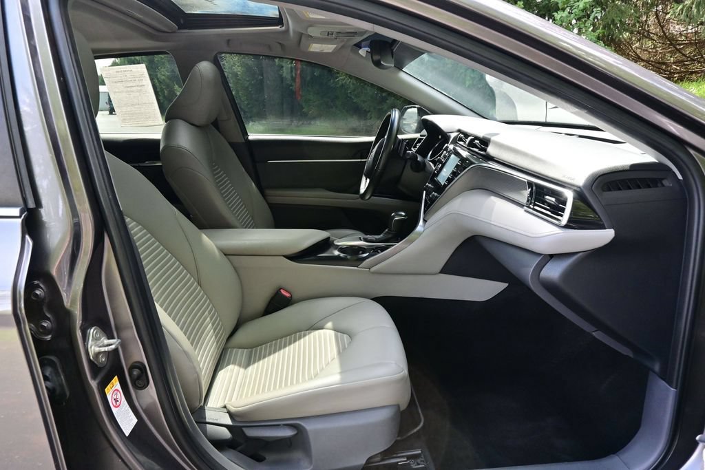 Used 2018 Toyota Camry SE w/ Moonroof Package FWD image 42
