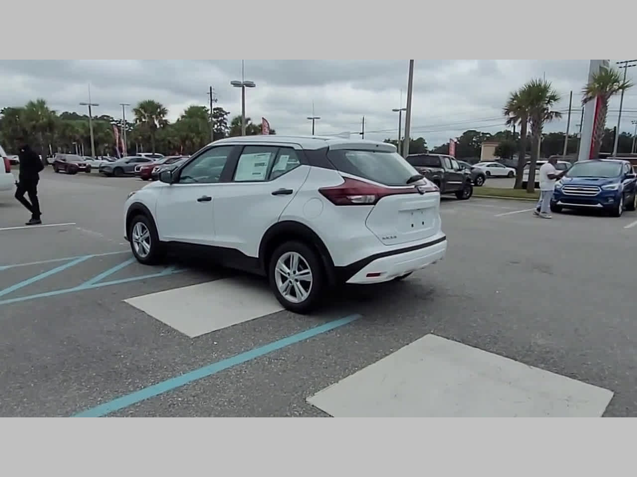 New 2025 Nissan Kicks Play S image 27