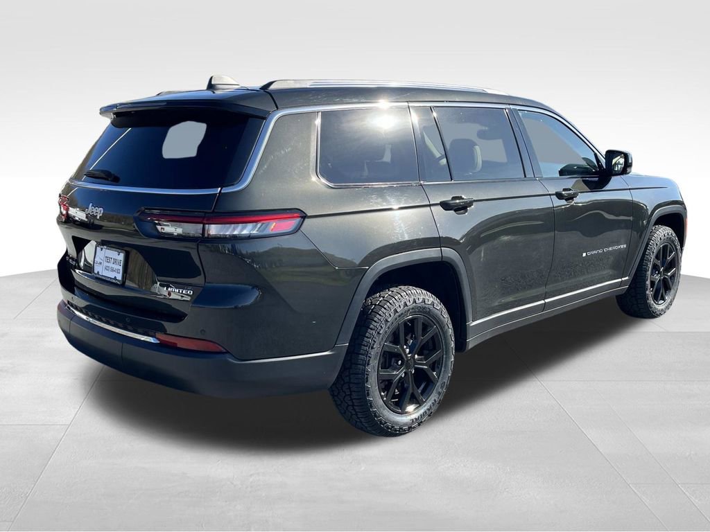 Used 2022 Jeep Grand Cherokee L Limited image 3