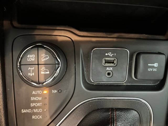 Used 2020 Jeep Cherokee Trailhawk image 23