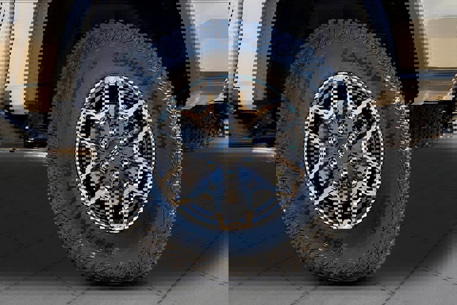 Used 2024 Chevrolet Colorado ZR2 w/ Technology Package AWD/4WD image 11