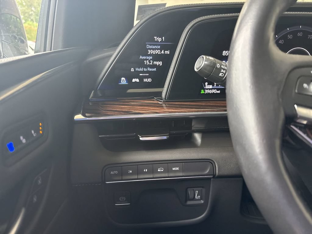 Certified 2023 Cadillac Escalade Premium Luxury AWD/4WD image 18