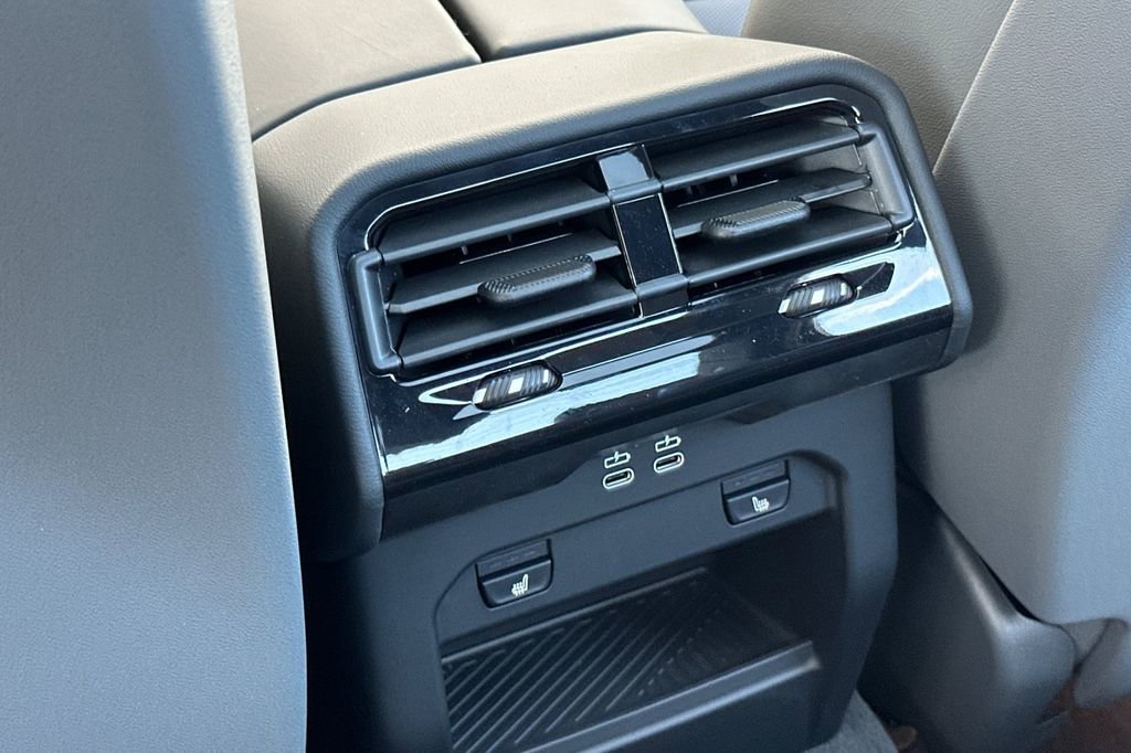New 2026 BMW 550e xDrive AWD/4WD image 13