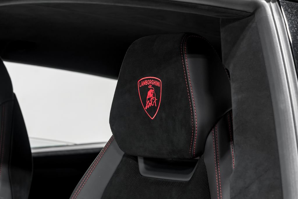 Used 2023 Lamborghini Urus Performante AWD/4WD image 21