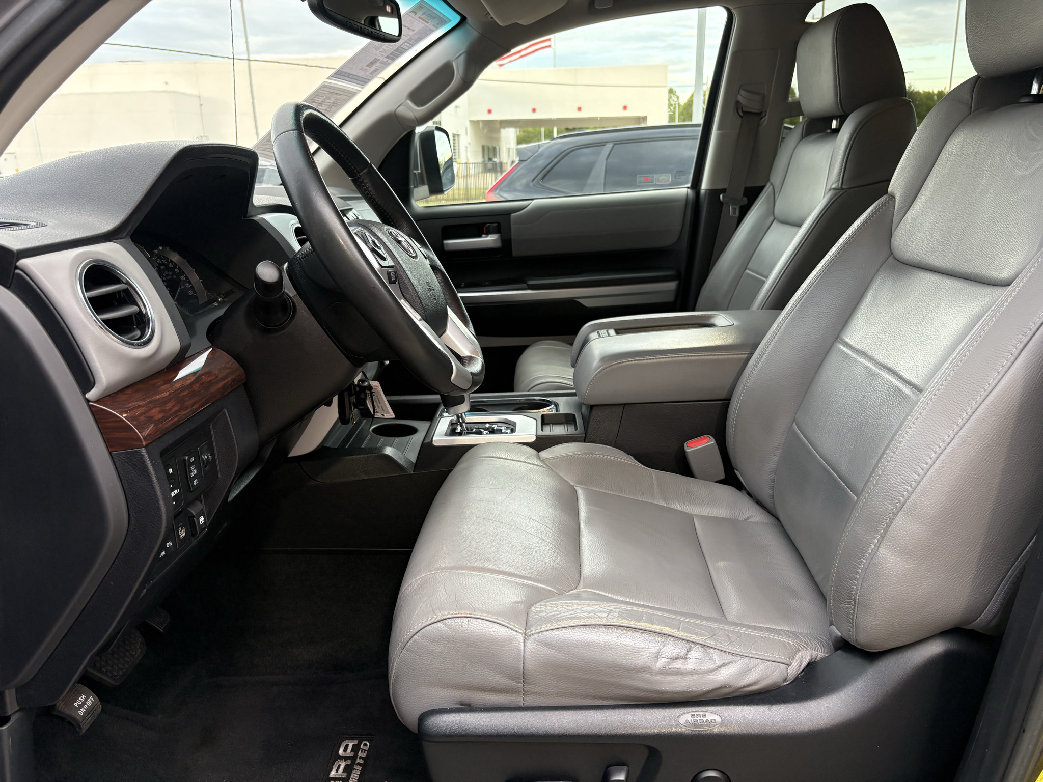 Used 2017 Toyota Tundra Limited w/ Limited Premium Package RWD image 10