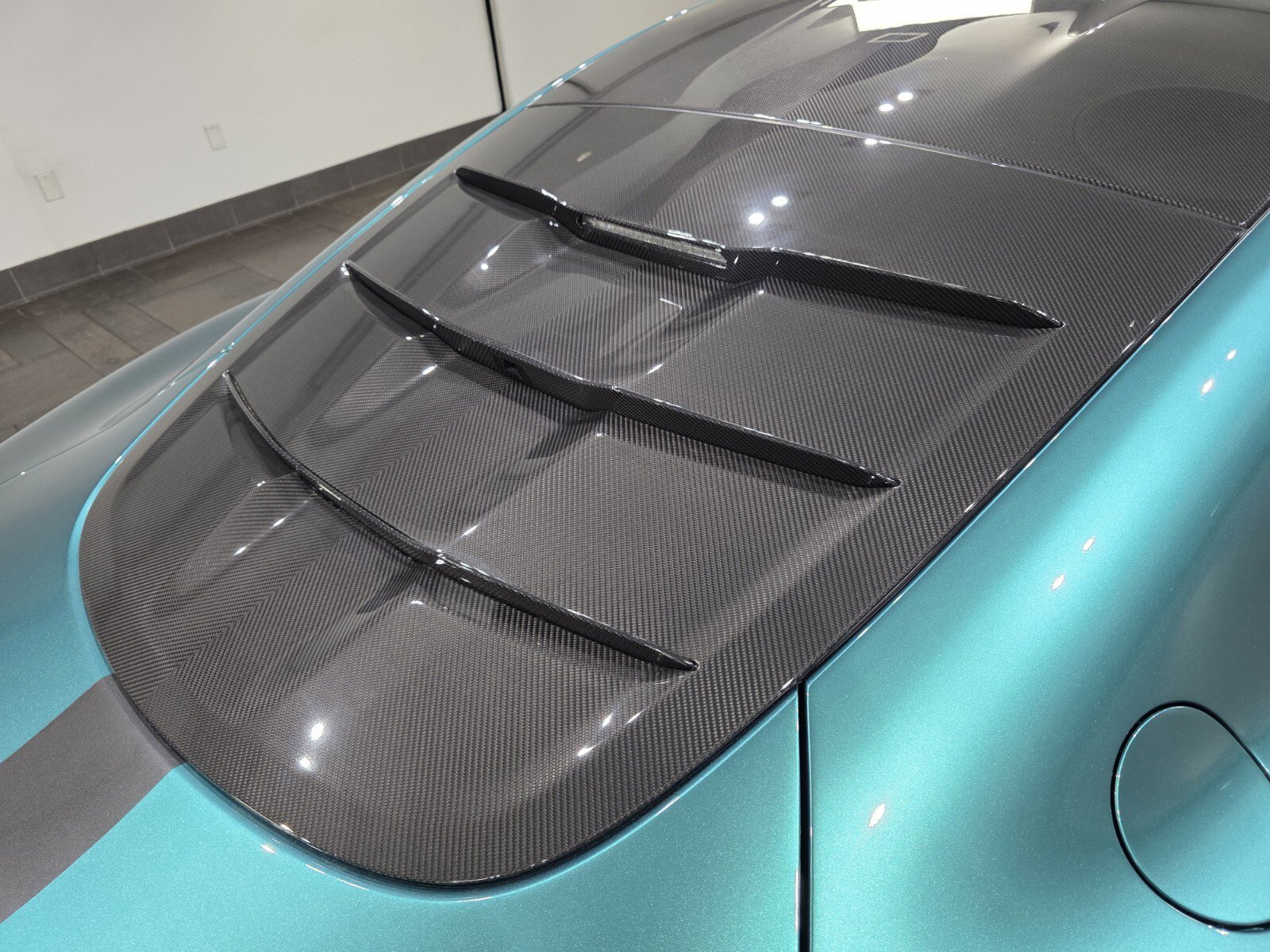 Used 2024 Aston Martin Valour RWD image 22