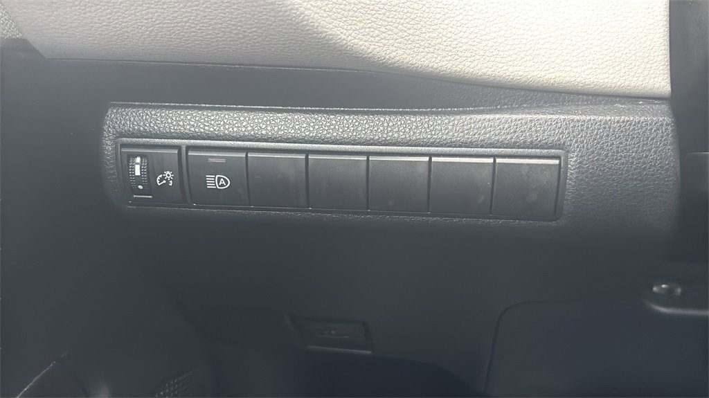 Used 2021 Toyota Corolla LE image 27