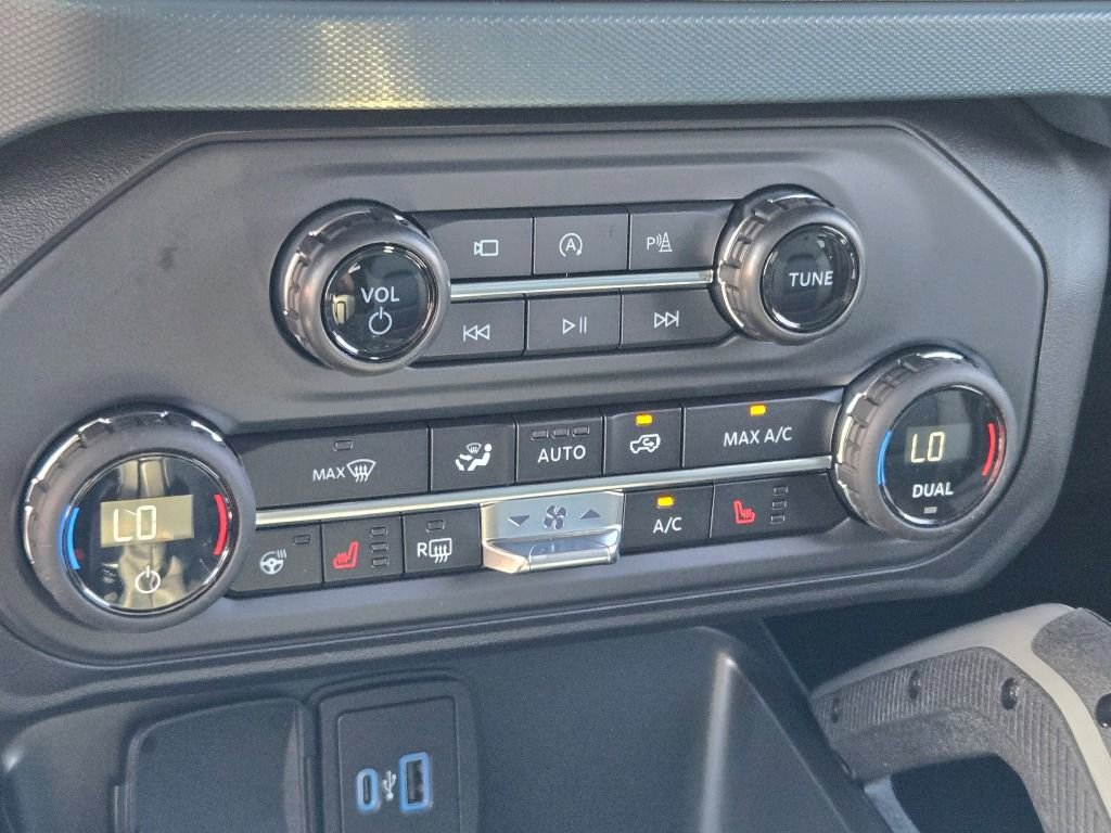 Used 2024 Ford Bronco Outer Banks image 24