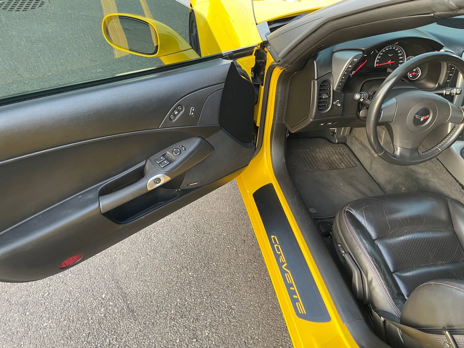 Used 2006 Chevrolet Corvette Z06 w/ Preferred Equipment Group RWD image 15