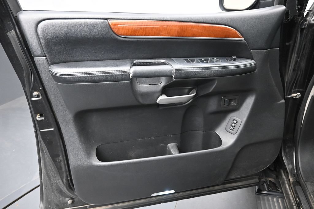 Used 2010 INFINITI QX56 4WD w/ Technology Pkg image 24