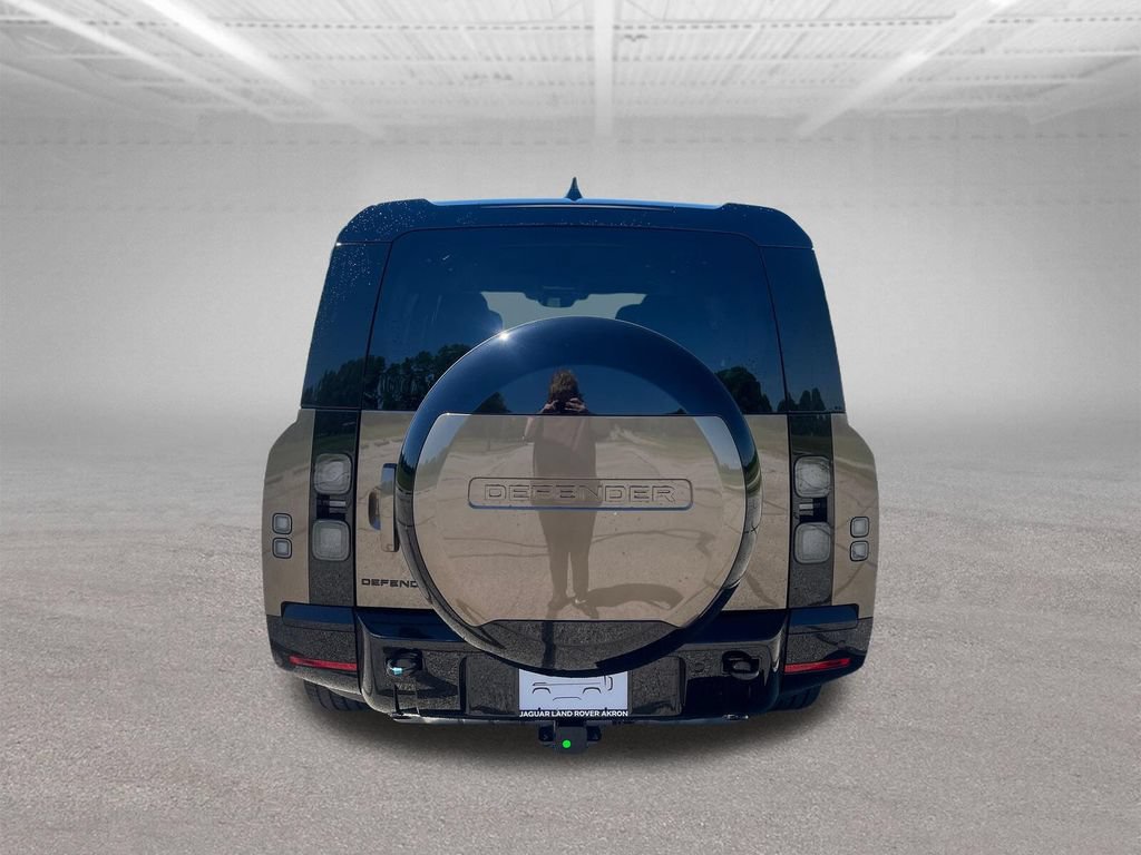 New 2026 Land Rover Defender 130 X-Dynamic SE AWD/4WD image 4