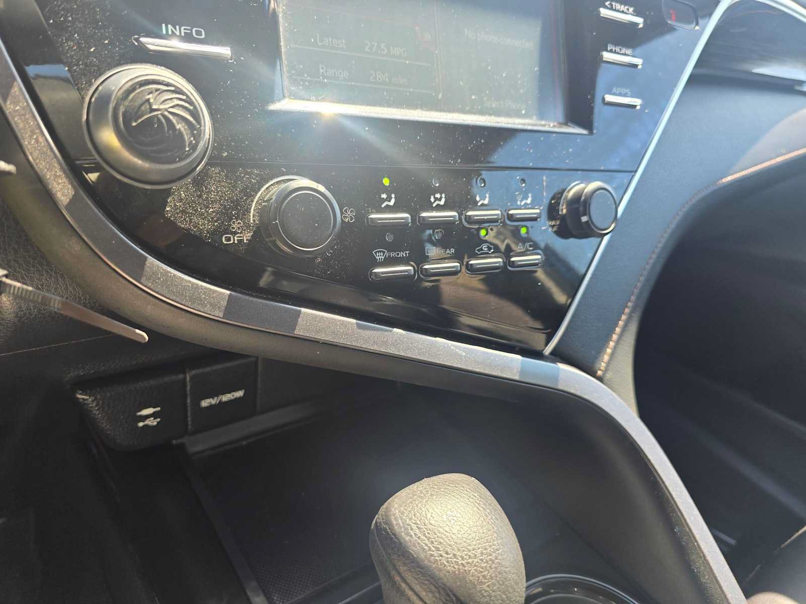 Used 2018 Toyota Camry LE FWD image 29