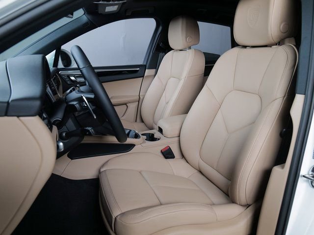 New 2025 Porsche Macan image 5