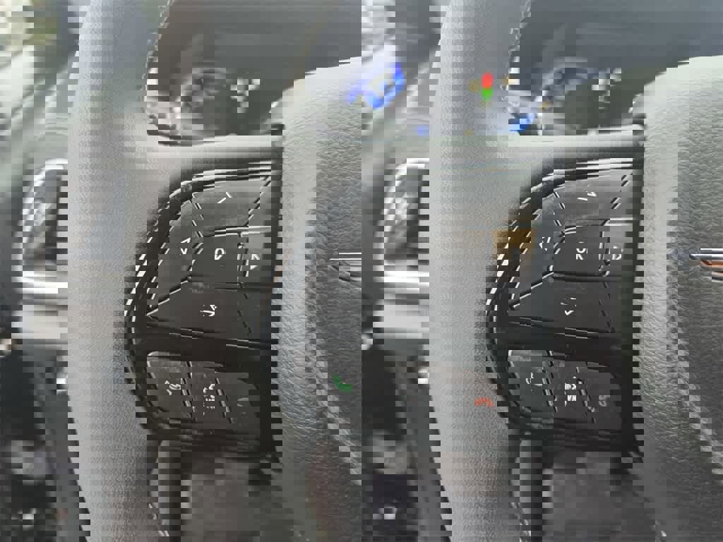 Used 2022 Chrysler Pacifica Limited w/ Uconnect Theater Family Group image 20