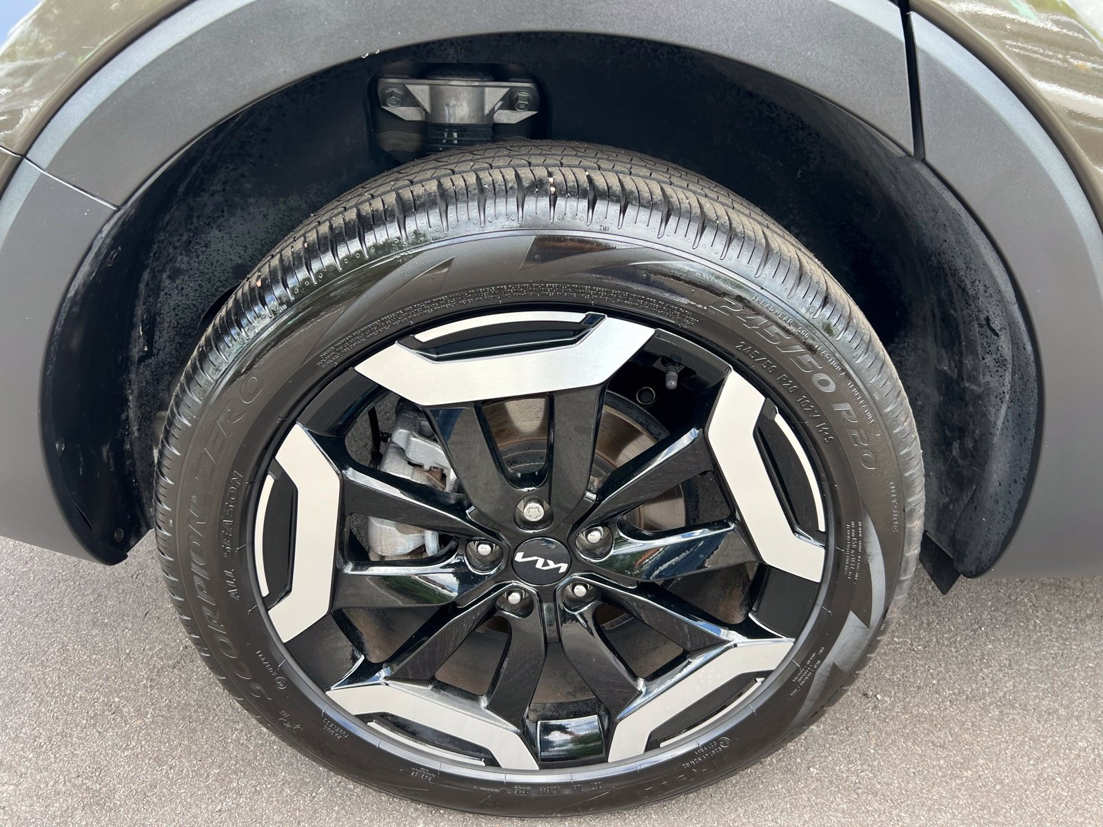Used 2025 Kia Telluride EX w/ EX Captain's Chair Package FWD image 14