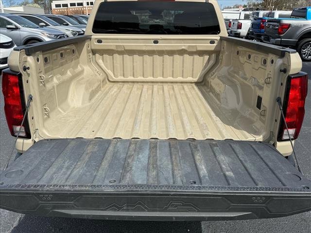 Used 2023 Chevrolet Colorado W/T image 15