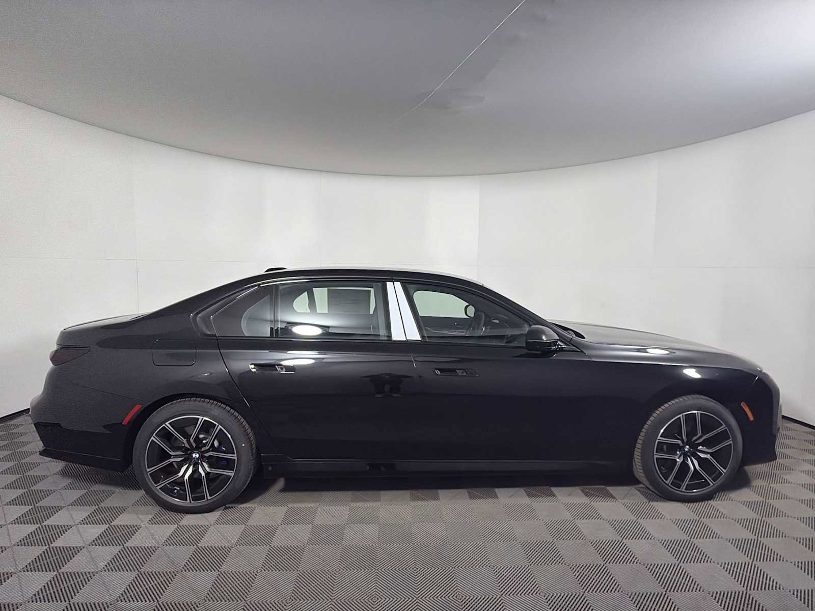 New 2026 BMW 740i xDrive w/ Executive Package AWD/4WD image 8
