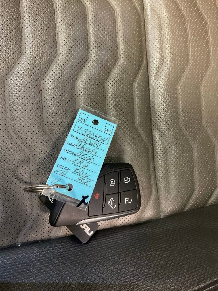 Used 2024 Chevrolet Silverado 2500 ZR2 w/ Technology Package image 37