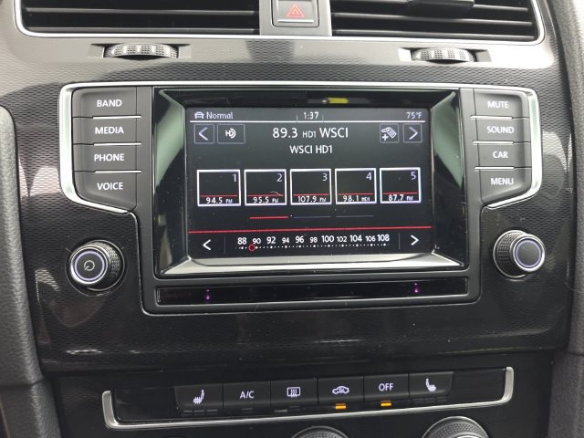 Used 2015 Volkswagen GTI SE FWD image 22