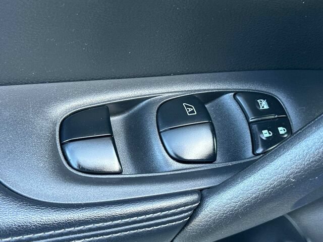 Used 2019 Nissan Rogue S FWD image 13