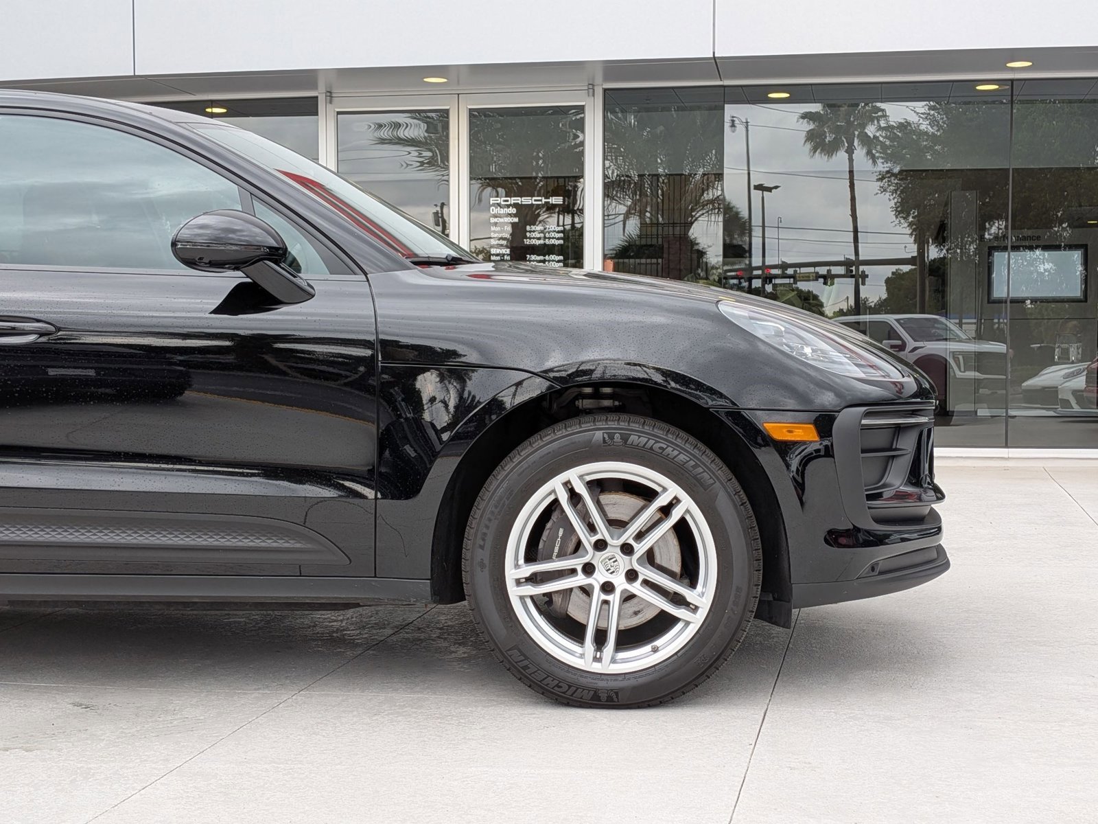 Certified 2025 Porsche Macan AWD/4WD image 10