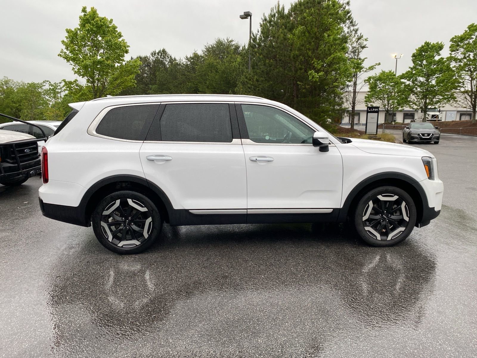 Used 2025 Kia Telluride S FWD image 6