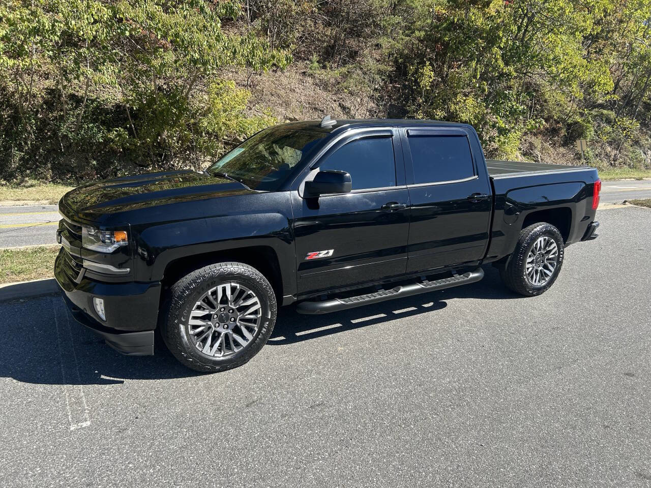 Used 2017 Chevrolet Silverado 1500 LTZ Z71 w/ LTZ Plus Package image 2